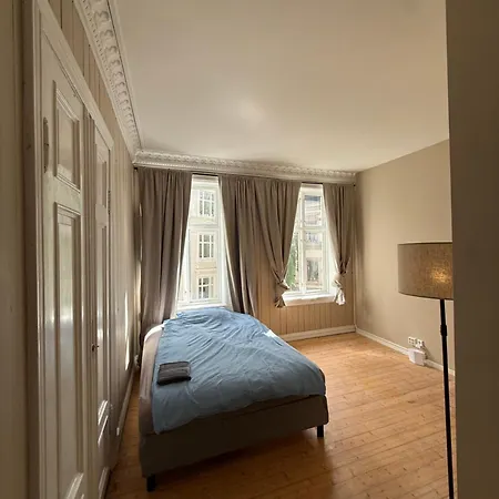 Appartement Stor Ved Slottsparken