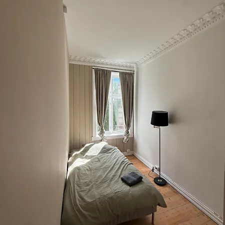 Stor Ved Slottsparken Appartement *