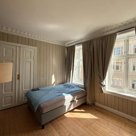 Stor Ved Slottsparken Appartement *
