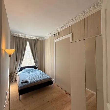 Appartement Stor Ved Slottsparken