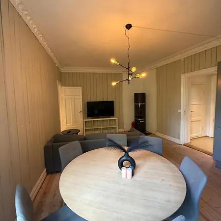 Stor Ved Slottsparken Appartement